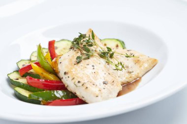 lezzetli balık sebze ile