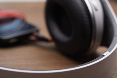 Modern kulaklık ve smartphone