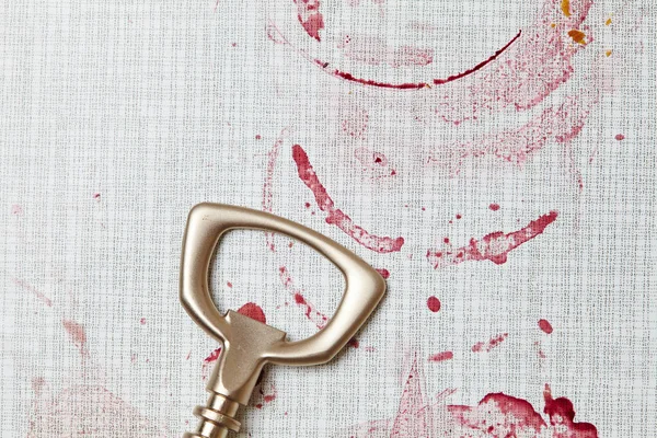Corkscrew en wijn vlekken — Stockfoto