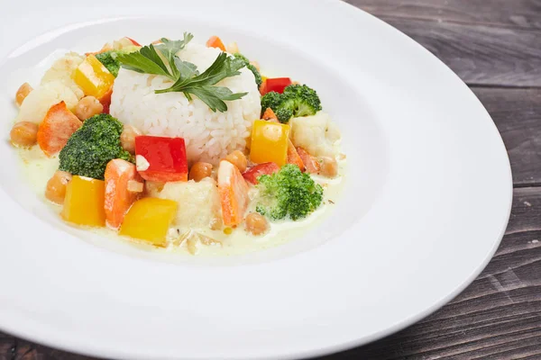 香喷喷的米饭与蔬菜 — 图库照片