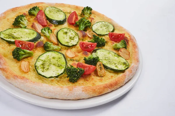 Smakelijke vegetarische pizza — Stockfoto
