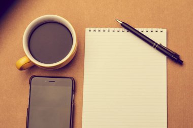 Ofis Masası üzerinde kahve