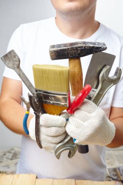 adam araçlarla çalışma