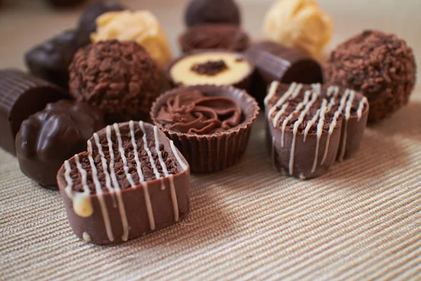 Doces de chocolate saborosos — Fotografia de Stock