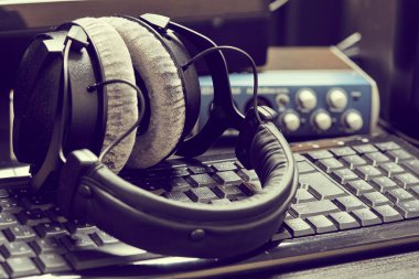 mikrofon kayıt stüdyosu