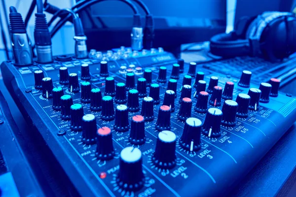Microphone dans un studio d'enregistrement — Photo