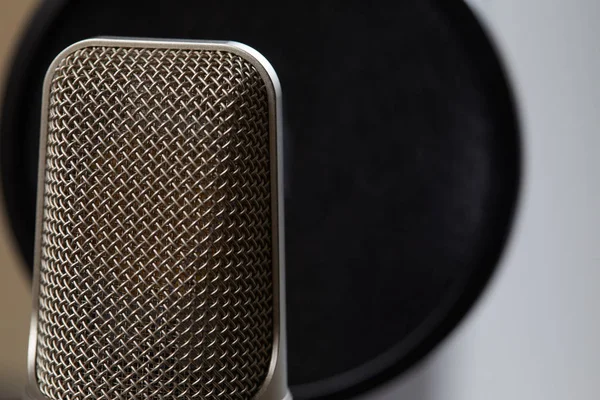 Microphone in a recording studio — Stock Photo, Image