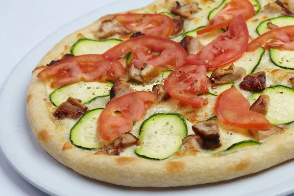 Frische leckere Pizza — Stockfoto