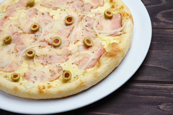 新鮮なおいしいピザ — ストック写真