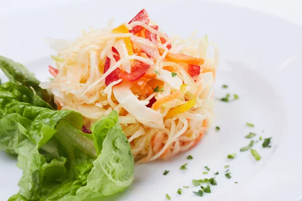 新鲜美味卷心菜沙拉 — 图库照片