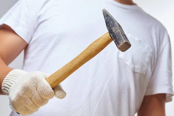 Man aan het werk met hamer — Stockfoto