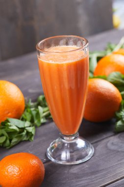 Taze lezzetli Detoks güler yüzlü