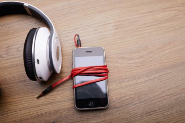 Modern kulaklık ve smartphone