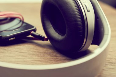 Modern kulaklık ve smartphone