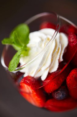 Lezzetli çilekli tatlı