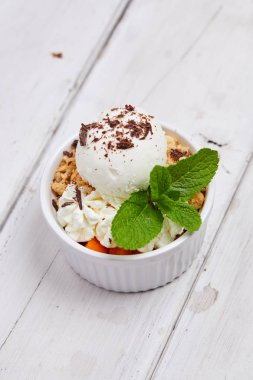 çilek ve dondurma ile harap