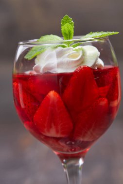 Lezzetli çilekli tatlı