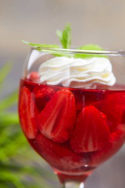 Lezzetli çilekli tatlı