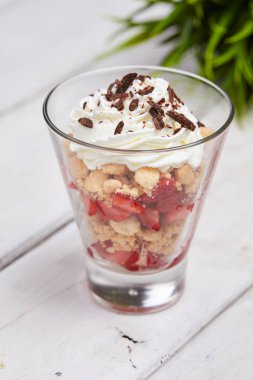 çilek ve dondurma ile harap 