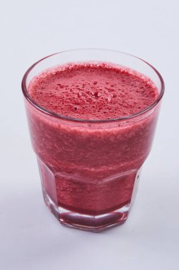 Bardakta meyve püresi