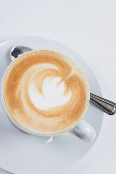 Cup of hot cappuccino — Stock Photo, Image