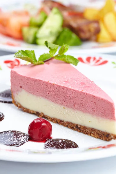 Tasty cherry cheesecake — Stock Photo, Image