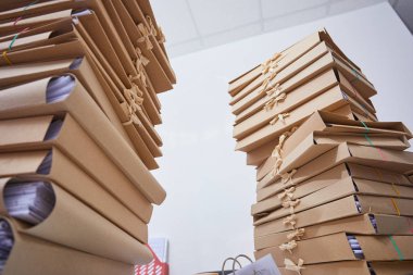 Kağıt dosyalar yığınları