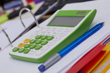 Tablo üzerinde ofis, banka donatımı