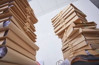 Kağıt dosyalar yığınları