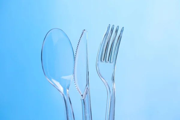 Couteau, cuillère et fourchette en plastique — Photo