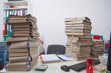 Kağıt dosyalar yığınları
