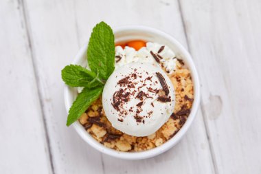 çilek ve dondurma ile harap