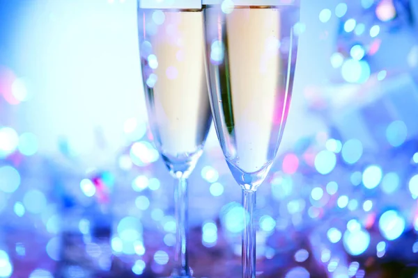 Dovolená concept - brýle s champagne — Stock fotografie