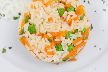 Sebze ile lezzetli pirinç 