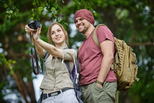 Dva cestující venkovní — Stock fotografie