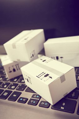 Ambalaj kutuları laptop