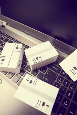 Ambalaj kutuları laptop