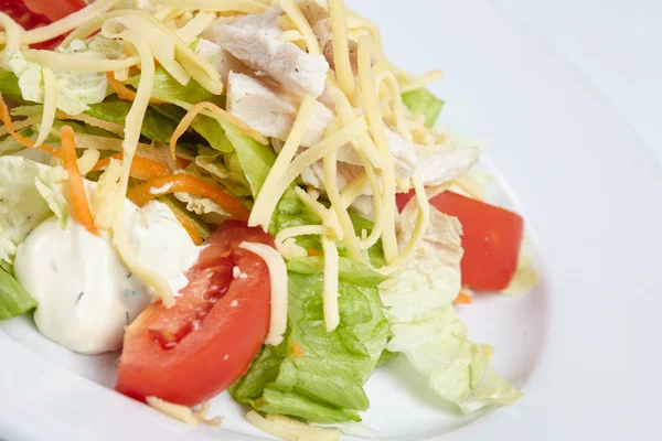 Salată de casă cu șuncă — Fotografie, imagine de stoc
