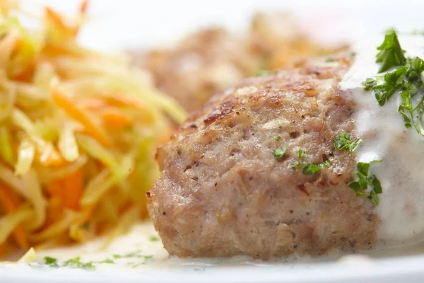 Hausgemachter Buchweizen mit Schnitzel — Stockfoto