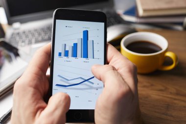 Modern smartphone holding eller 