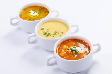 Beyaz fincan lezzetli çorba 