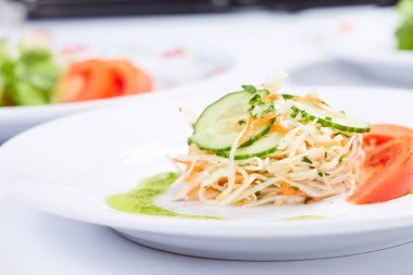 Lezzetli lahana salatası 