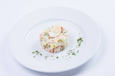 Lezzetli Rus salatası