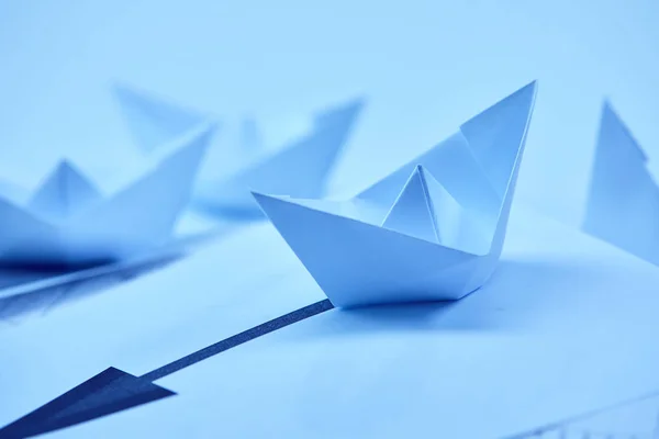 Papper origami båtar — Stockfoto