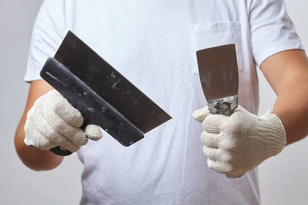 Hombres que trabajan con cuchillos de masilla —  Fotos de Stock