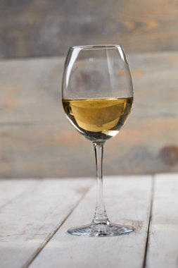 Bir bardak beyaz şarap