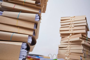 Kağıt dosyalar yığınları