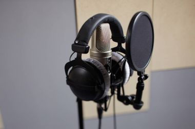 Kayıt stüdyosunda mikrofon