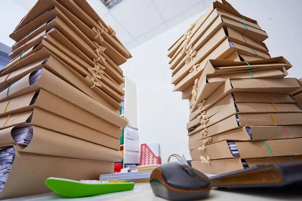 Kağıt dosyalar yığınları