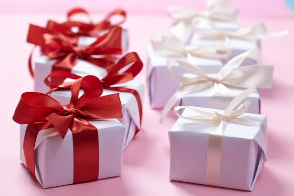 Scatole regalo con fiocchi — Foto Stock